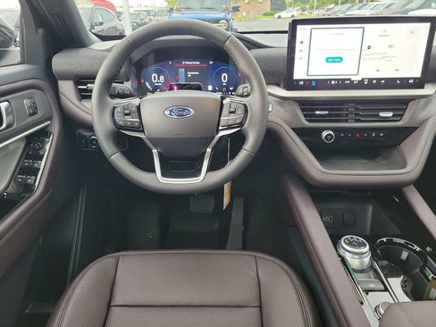 New 2026 Ford Explorer Platinum w/ LUX Leather Package AWD/4WD image 12