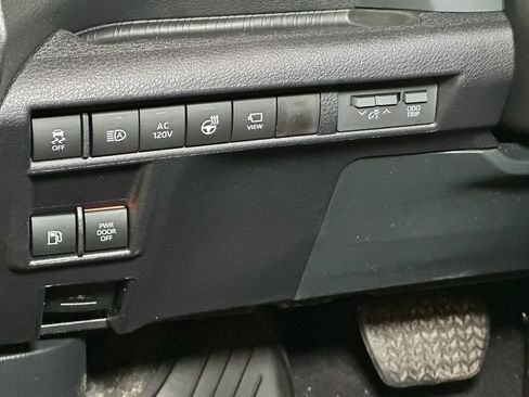 Used 2026 Toyota Sienna Platinum AWD/4WD image 27
