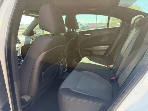Used 2015 Dodge Charger SE w/ Popular Equipment Group image 12
