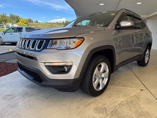 Used 2018 Jeep Compass Latitude w/ Cold Weather Group AWD/4WD image 9