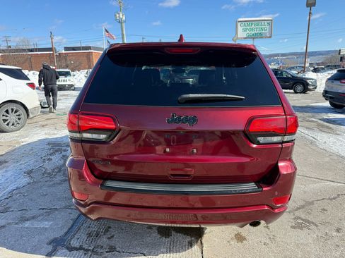 Used 2017 Jeep Grand Cherokee Altitude image 6