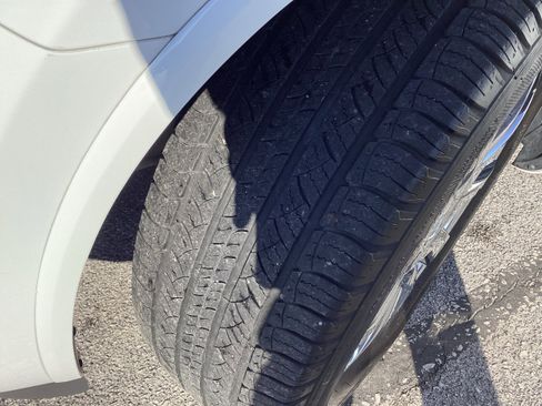 Used 2017 Buick Enclave Leather image 10