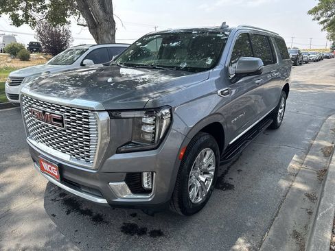 Used 2022 GMC Yukon XL Denali AWD/4WD image 5