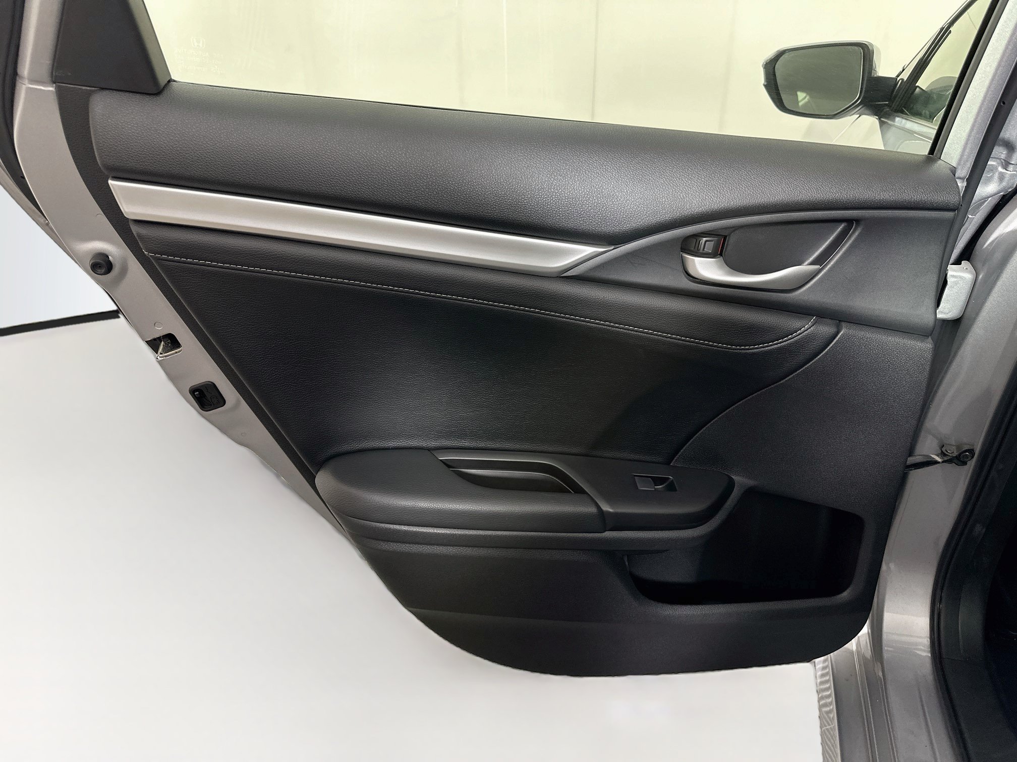 Used 2018 Honda Civic EX-L image 24