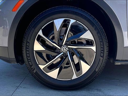 Used 2022 Volkswagen ID.4 Pro AWD/4WD image 8
