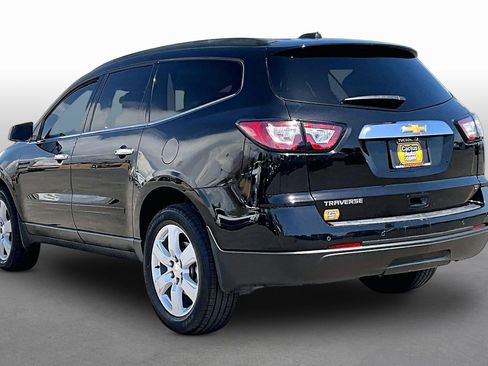 Used 2017 Chevrolet Traverse LT w/ Style and Technology Package FWD image 11