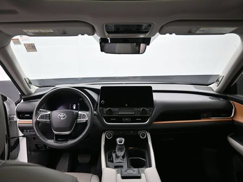 Certified 2024 Toyota Grand Highlander AWD image 28