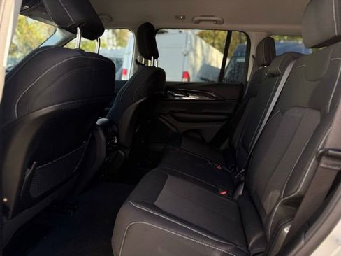 Certified 2023 Jeep Grand Cherokee Laredo image 19