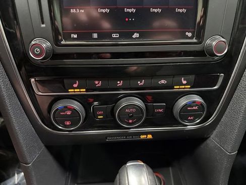 Used 2018 Volkswagen Passat 2.0T R-Line FWD image 19