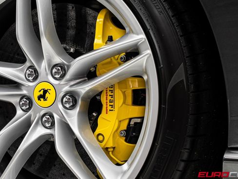 Used 2022 Ferrari 812 GTS image 26