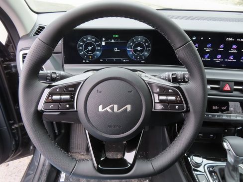 Certified 2025 Kia Seltos SX image 4