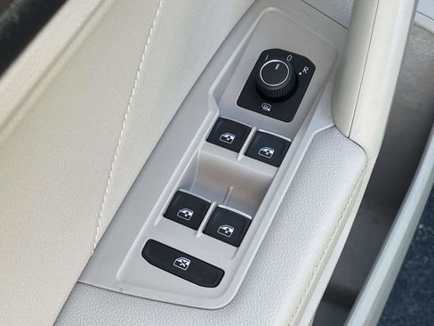 Certified 2024 Volkswagen Tiguan SE R-Line image 15