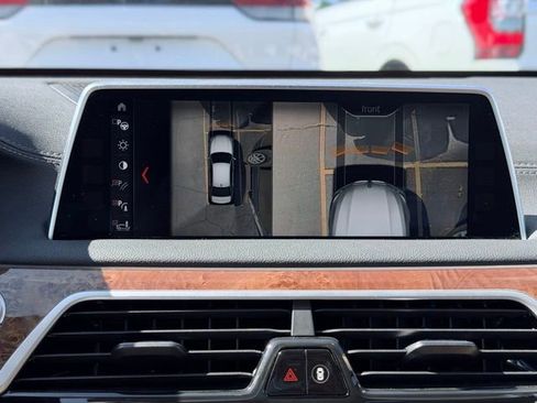 Used 2018 BMW 750i RWD image 53