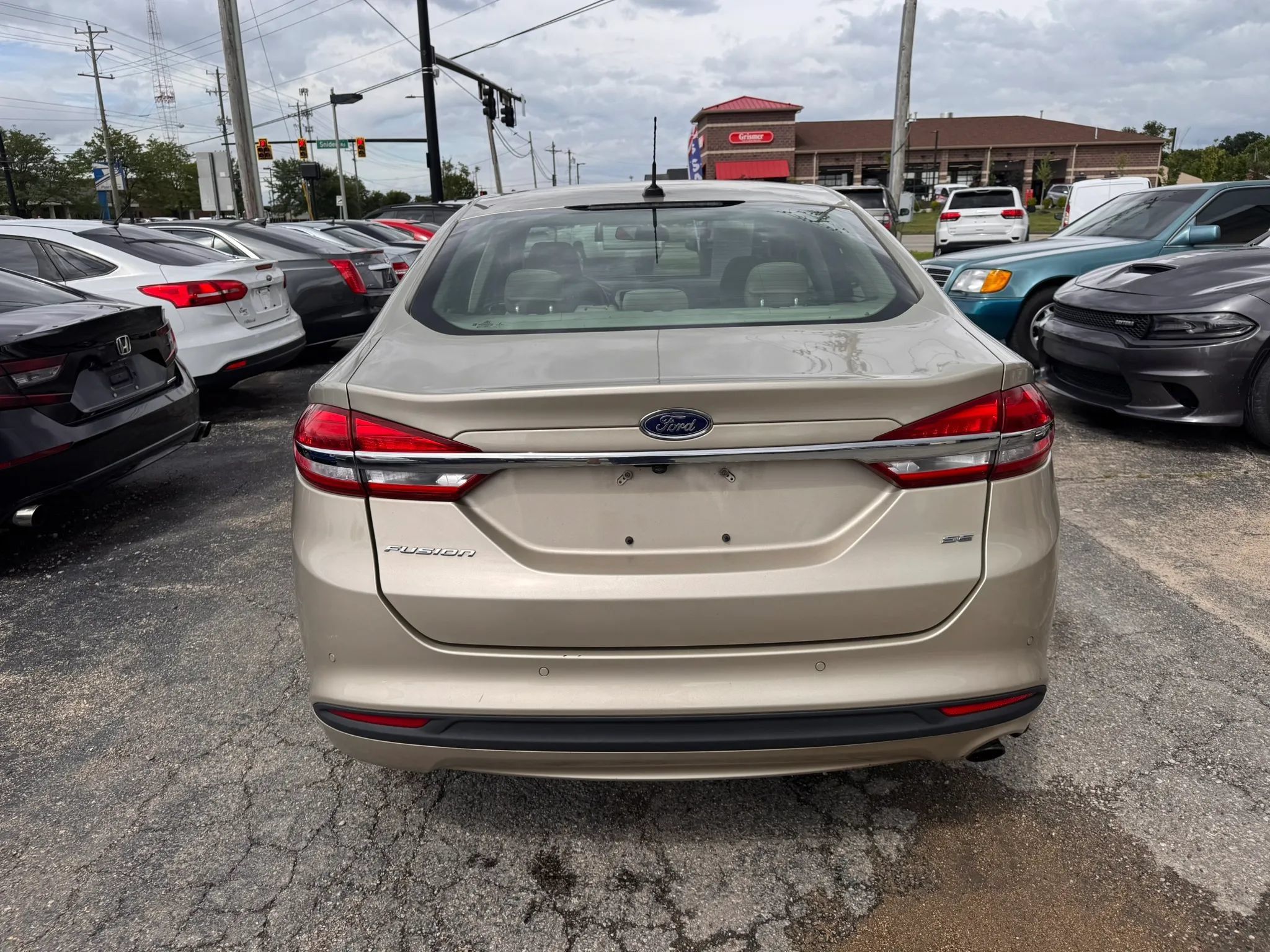Used 2018 Ford Fusion SE w/ Fusion SE Technology Package FWD image 5