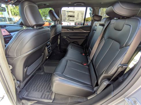 New 2025 Jeep Grand Cherokee Limited image 15