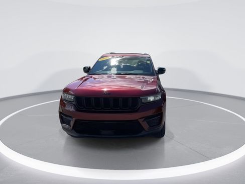 Used 2024 Jeep Grand Cherokee Altitude image 5