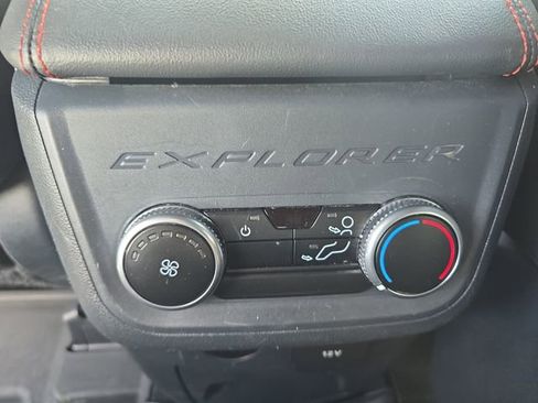 Certified 2025 Ford Explorer ST-Line AWD/4WD image 28