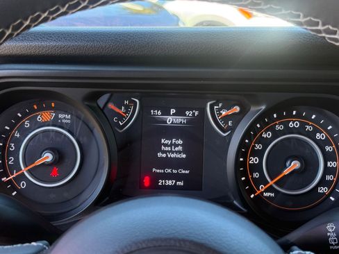 Used 2025 Jeep Wrangler Unlimited Sport AWD/4WD image 39