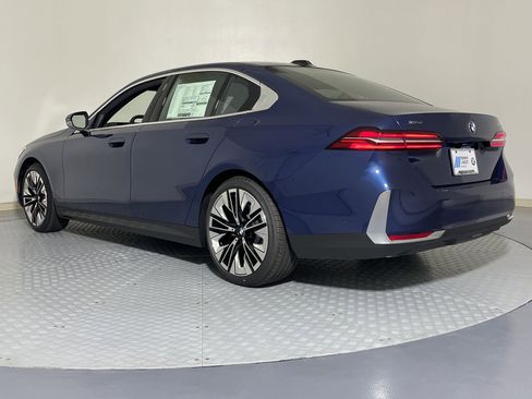 Used 2026 BMW 530i xDrive w/ Executive Package image 3