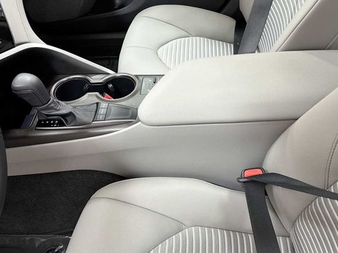 Used 2023 Toyota Camry SE w/ Cold Weather Package FWD image 22