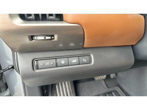Used 2025 Nissan Pathfinder Platinum w/ Cargo Package AWD/4WD image 22