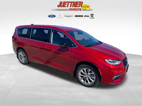 Used 2024 Chrysler Pacifica Touring-L AWD/4WD image 7