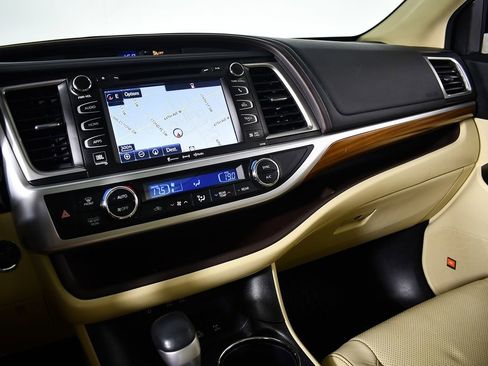 Used 2017 Toyota Highlander Limited image 29