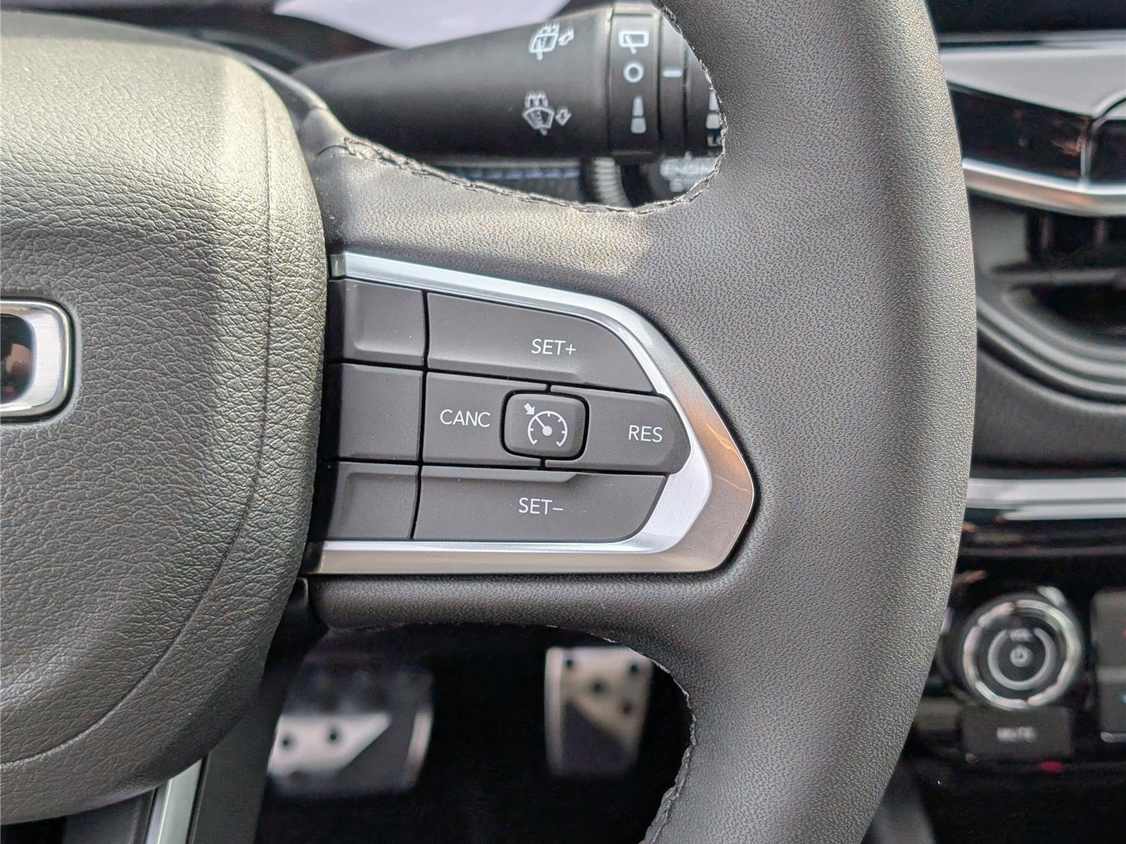 New 2026 Jeep Compass Latitude AWD/4WD image 17