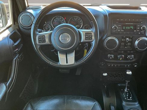 Used 2018 Jeep Wrangler Unlimited Sahara image 9