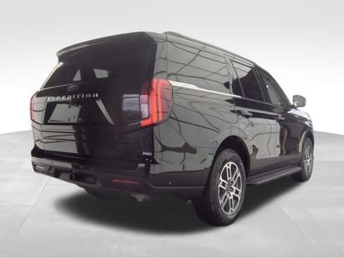Used 2025 Ford Expedition Active AWD/4WD image 8
