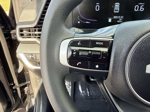 Used 2025 Kia Sportage LX image 36