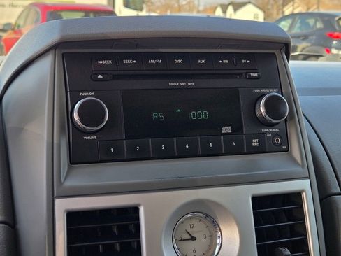 Used 2009 Chrysler Town & Country LX image 29