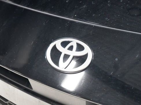 Used 2025 Toyota Camry SE image 11