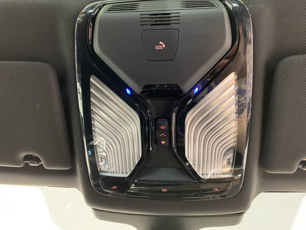 Used 2018 BMW 530i xDrive AWD/4WD image 28