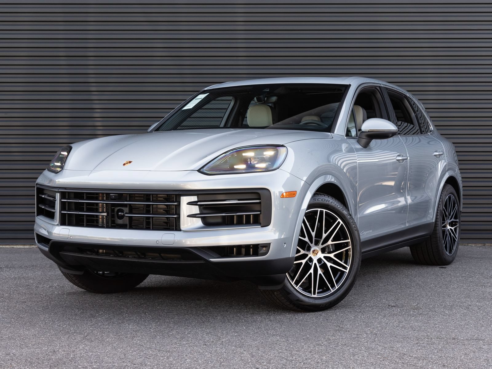 Used 2025 Porsche Cayenne AWD/4WD image 1
