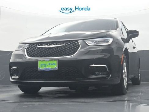 Used 2023 Chrysler Pacifica Touring-L FWD image 29