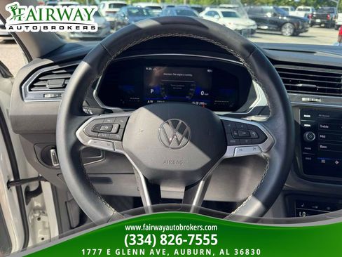 Used 2023 Volkswagen Tiguan SE AWD/4WD image 16