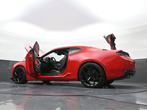 Used 2016 Chevrolet Camaro SS RWD image 40