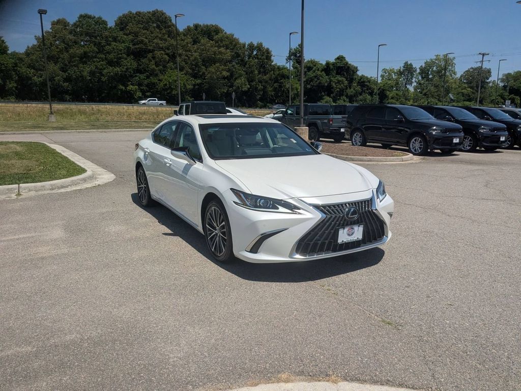 Used 2025 Lexus ES 350 w/ Premium Package FWD image 7