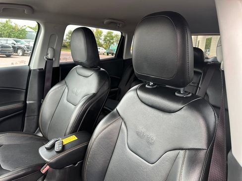 Used 2019 Jeep Compass Limited AWD/4WD image 3