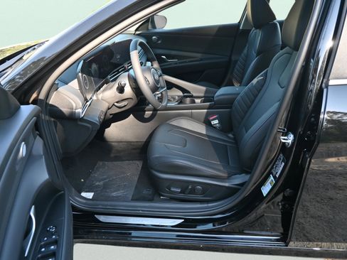 New 2025 Hyundai Elantra Limited image 10