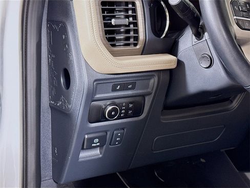 Used 2024 Ford Expedition Limited image 8