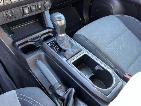 Used 2020 Toyota Tacoma TRD Off-Road image 31