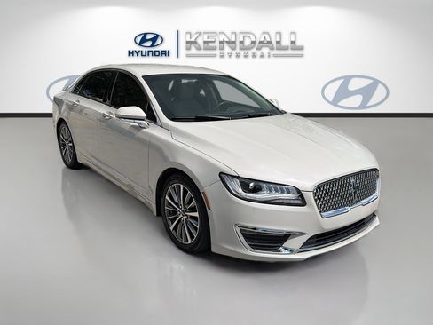 Used 2020 Lincoln MKZ FWD image 1