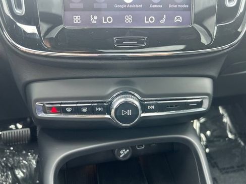 Certified 2025 Volvo XC40 B5 Plus AWD/4WD image 26