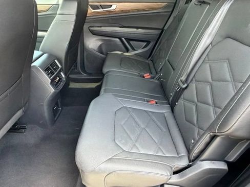 Used 2025 Volkswagen Atlas SE AWD/4WD image 15