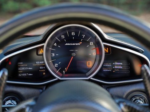 Used 2016 McLaren 650S Spider image 28