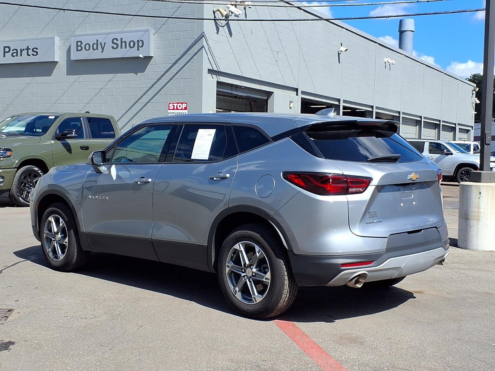 Used 2025 Chevrolet Blazer LT FWD image 2