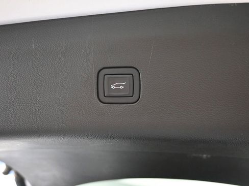 Used 2024 Buick Enclave Premium image 11