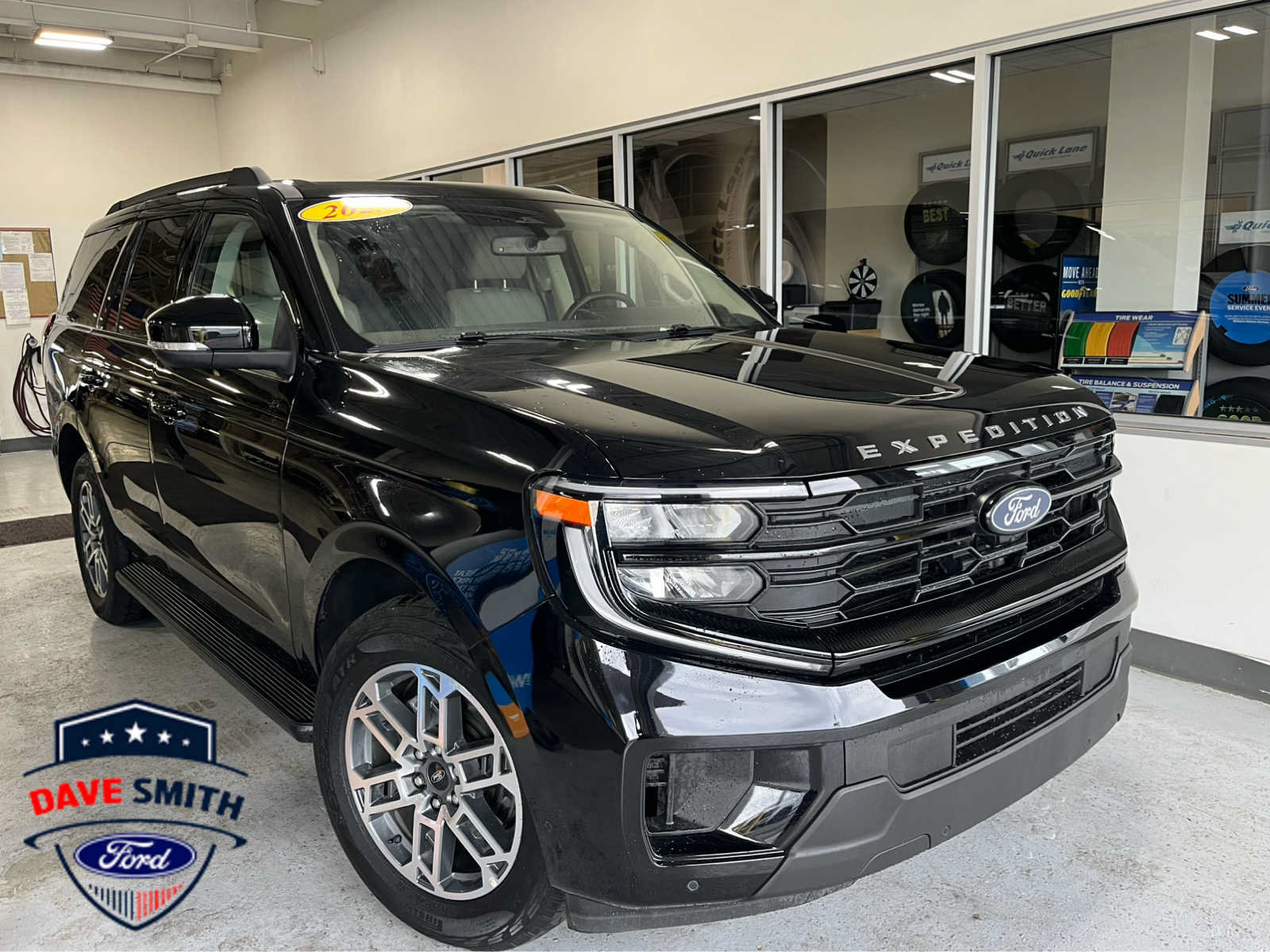 Certified 2025 Ford Expedition Active AWD/4WD image 1